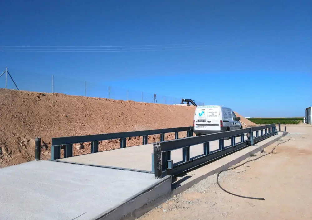 Báscula puente para camiones acero-cemento vertido en obra BP3103H Báscula puente para camiones acero-cemento vertido en obra BP3103H