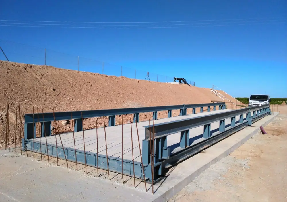 Báscula puente para camiones acero-cemento vertido en obra BP3103H Báscula puente para camiones acero-cemento vertido en obra BP3103H